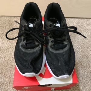 Nike Tanjun tennis shoes